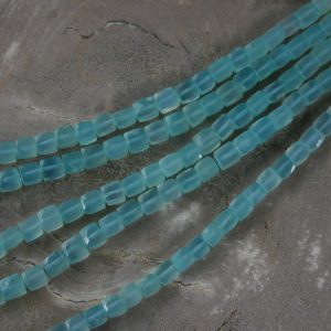 Blauwe chalcedoon blokjes